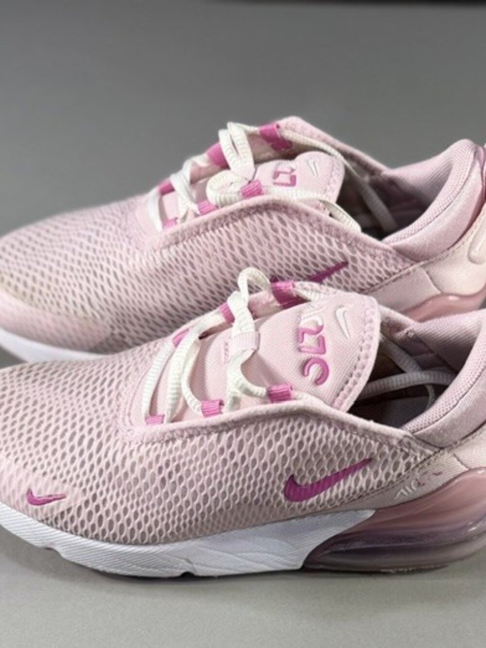 Nike Air Max 270 Girls Low-Top Athletic Shoes Size 3 US Pink Foam/Summit White